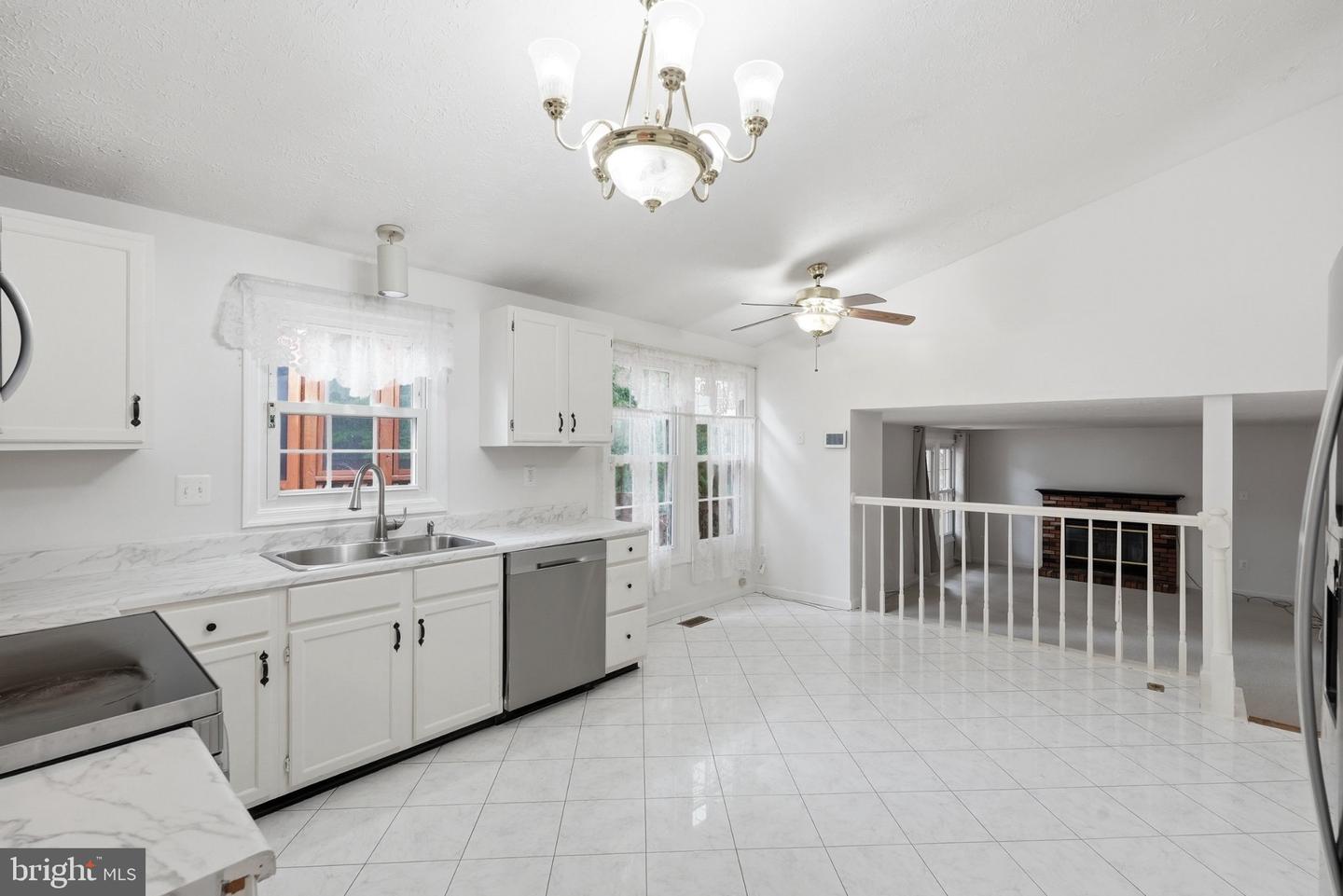 18007 Silver Leaf Dr Property Photo 17
