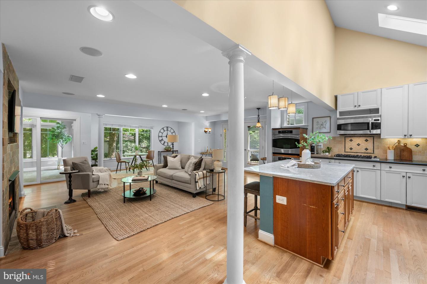 9328 Garden Ct Property Photo 6