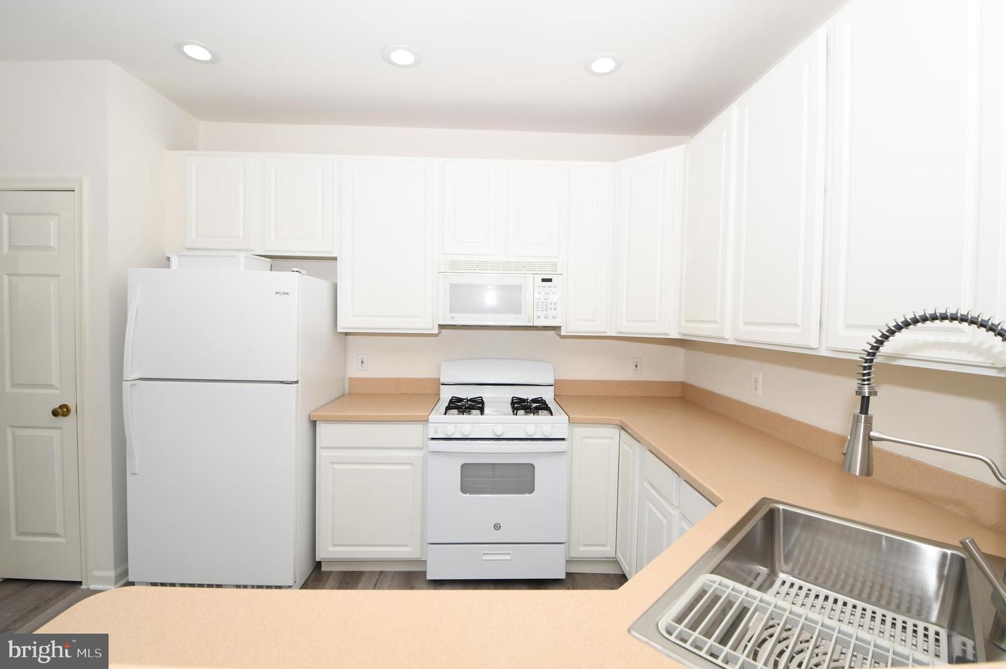 628-b Main St #628b Property Photo 43
