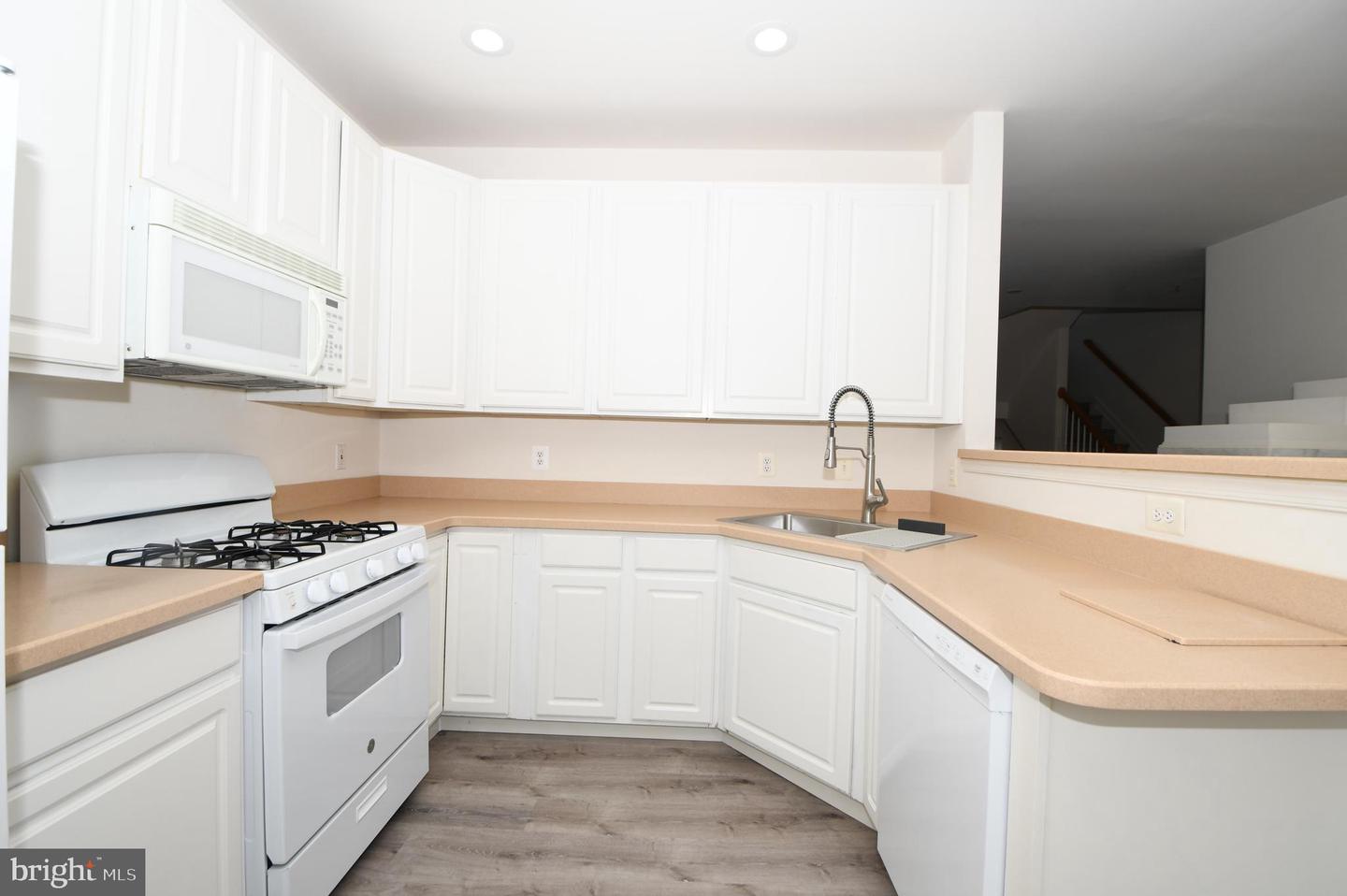 628-b Main St #628b Property Photo 44