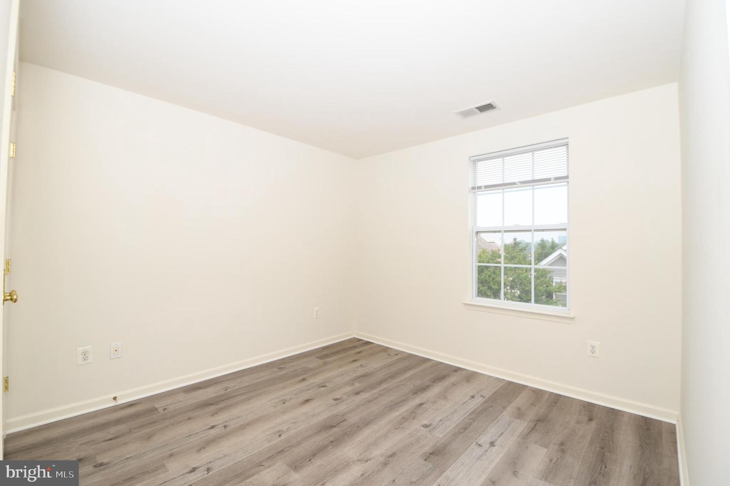 628-b Main St #628b Property Photo 64