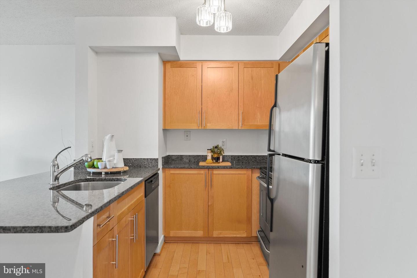 7500 Woodmont Ave #s820 Property Photo 4
