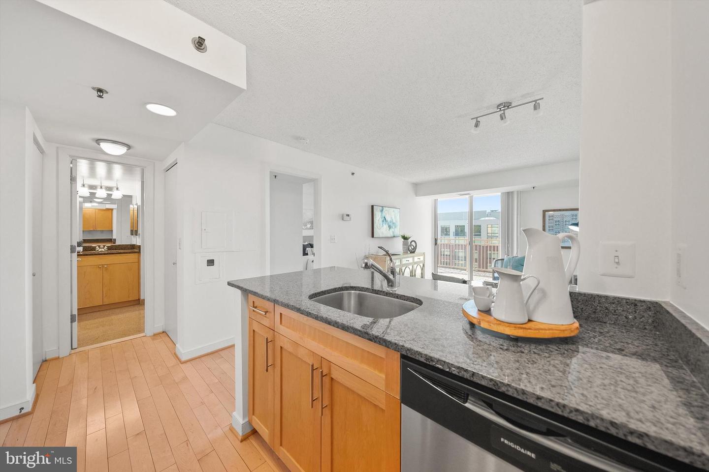 7500 Woodmont Ave #s820 Property Photo 5