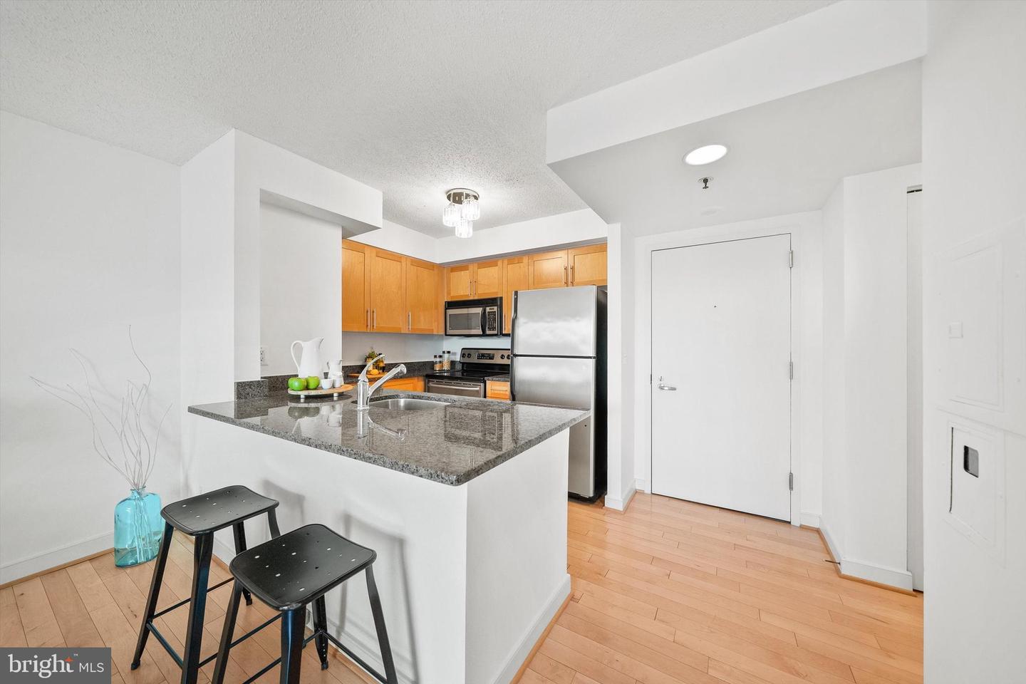 7500 Woodmont Ave #s820 Property Photo 6