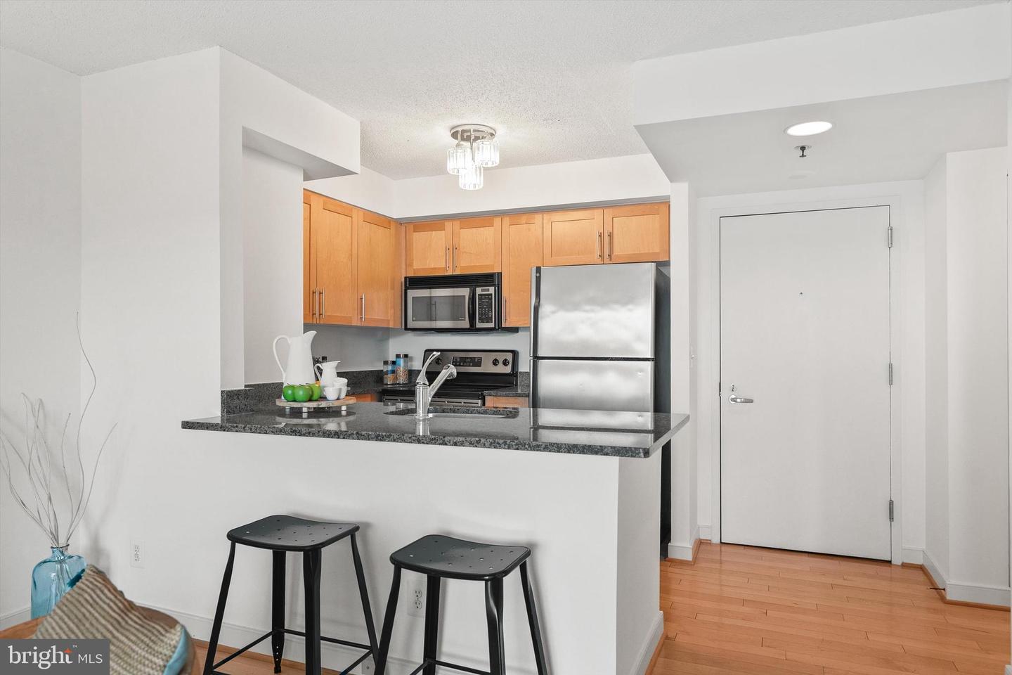 7500 Woodmont Ave #s820 Property Photo 7