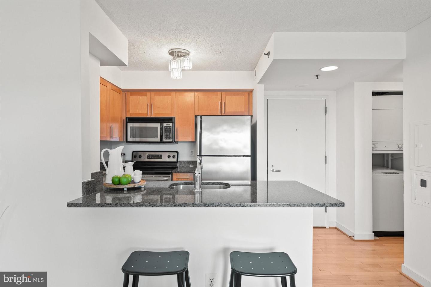 7500 Woodmont Ave #s820 Property Photo 8