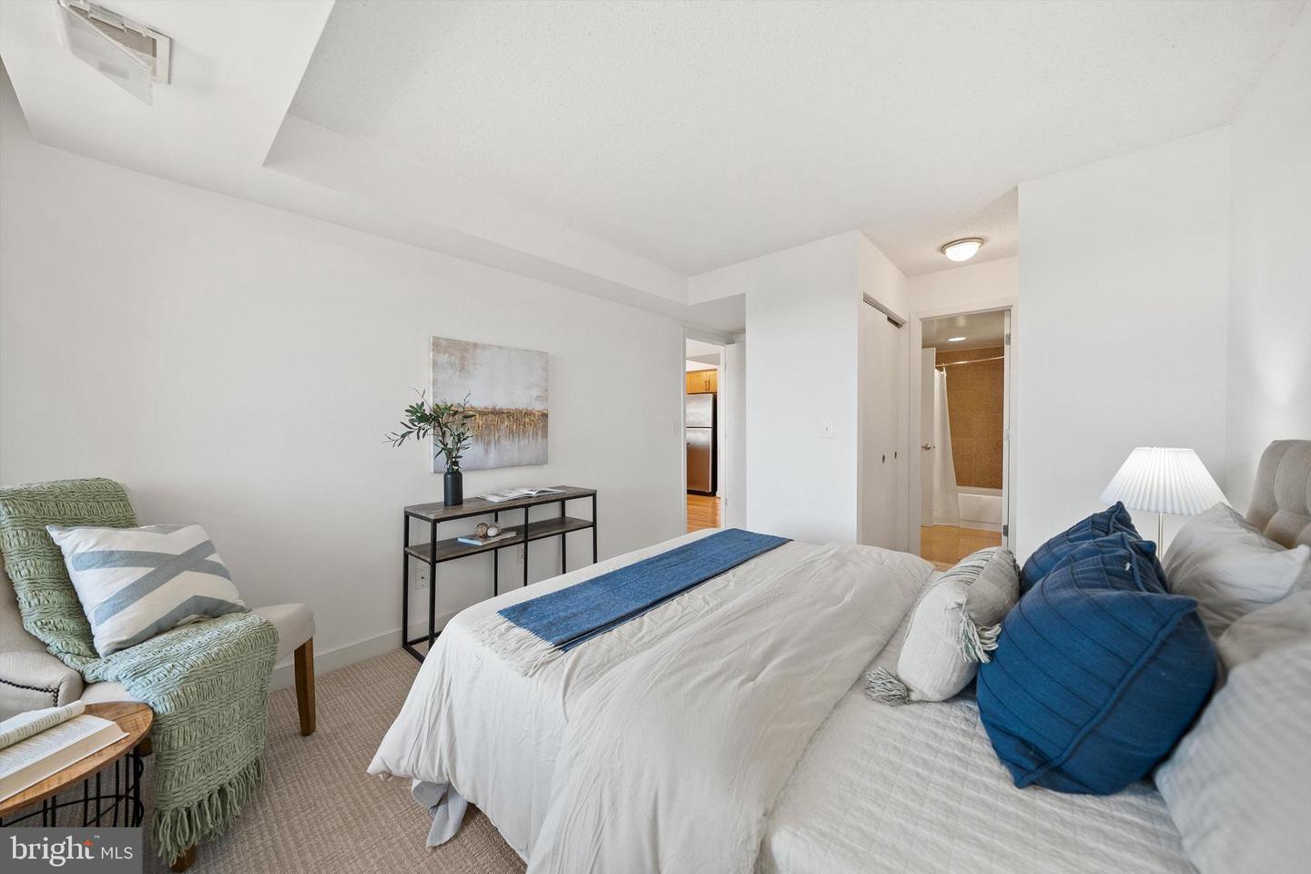 7500 Woodmont Ave #s820 Property Photo 12