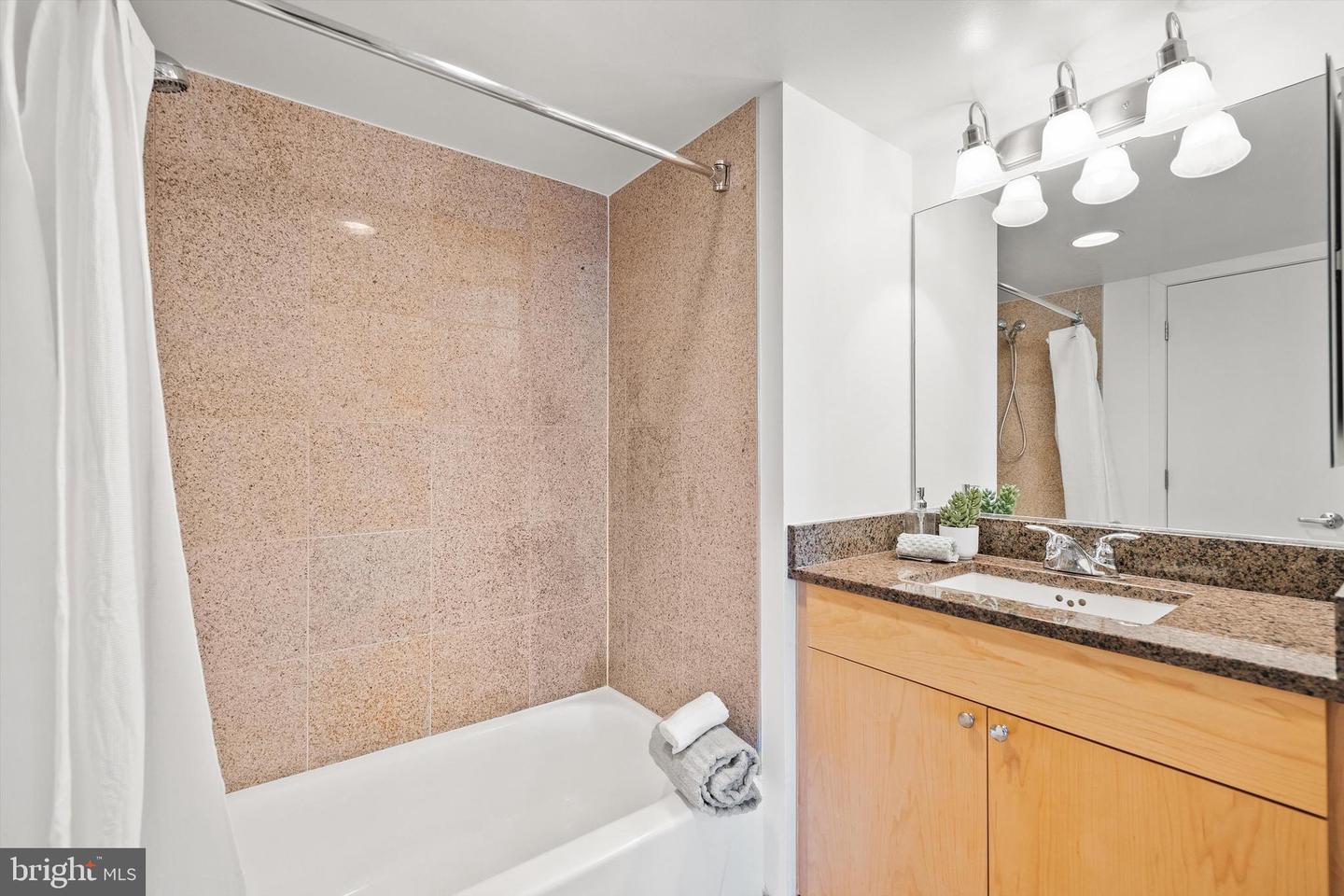 7500 Woodmont Ave #s820 Property Photo 17
