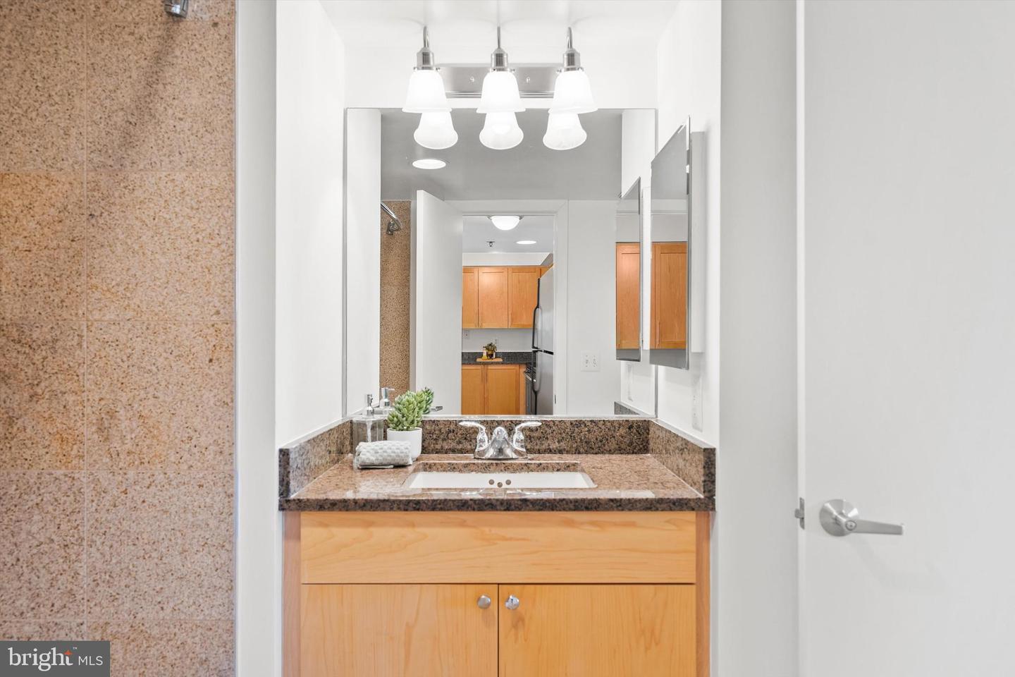 7500 Woodmont Ave #s820 Property Photo 18