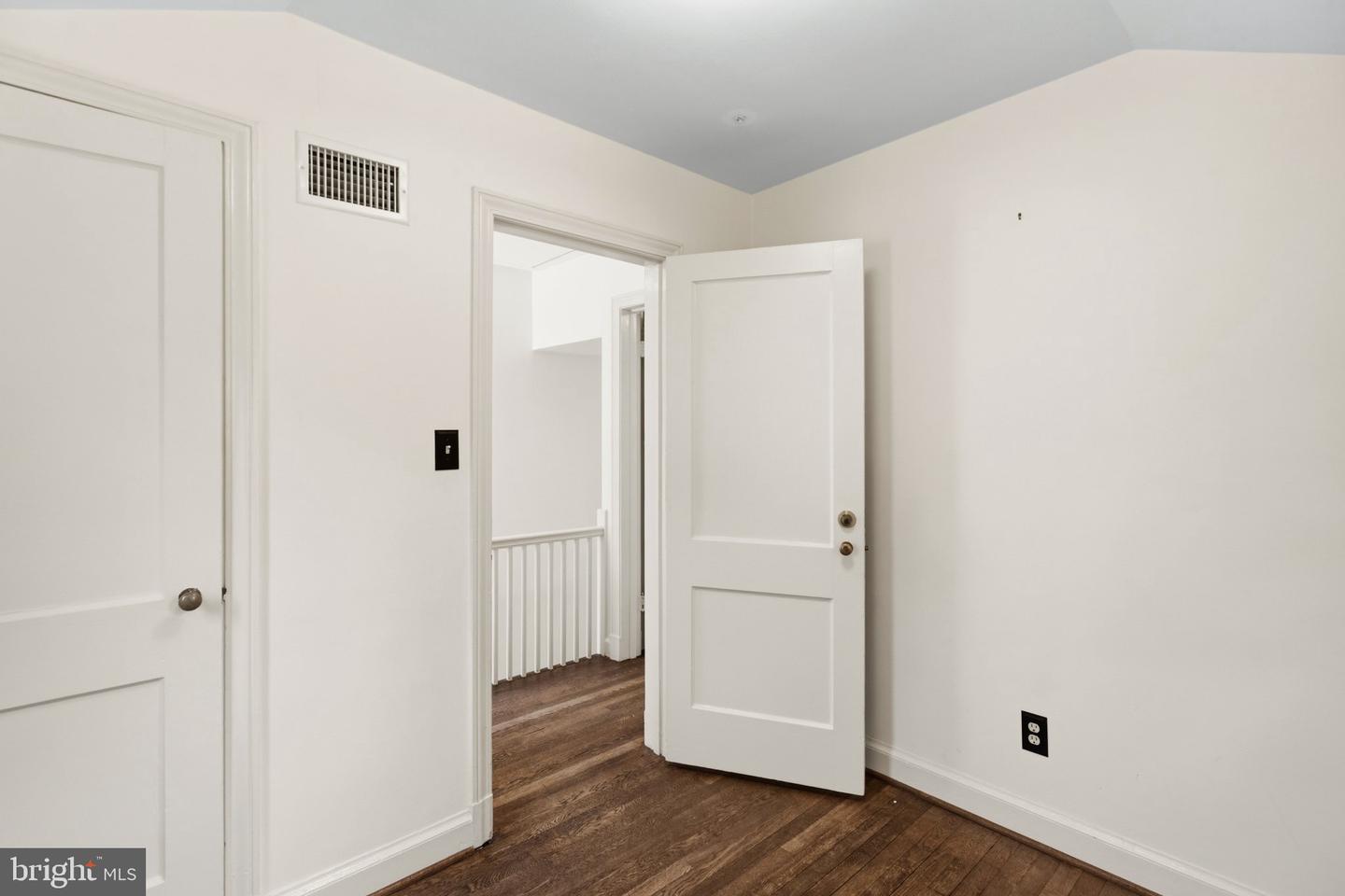 4900 Greenway Dr Property Photo 30