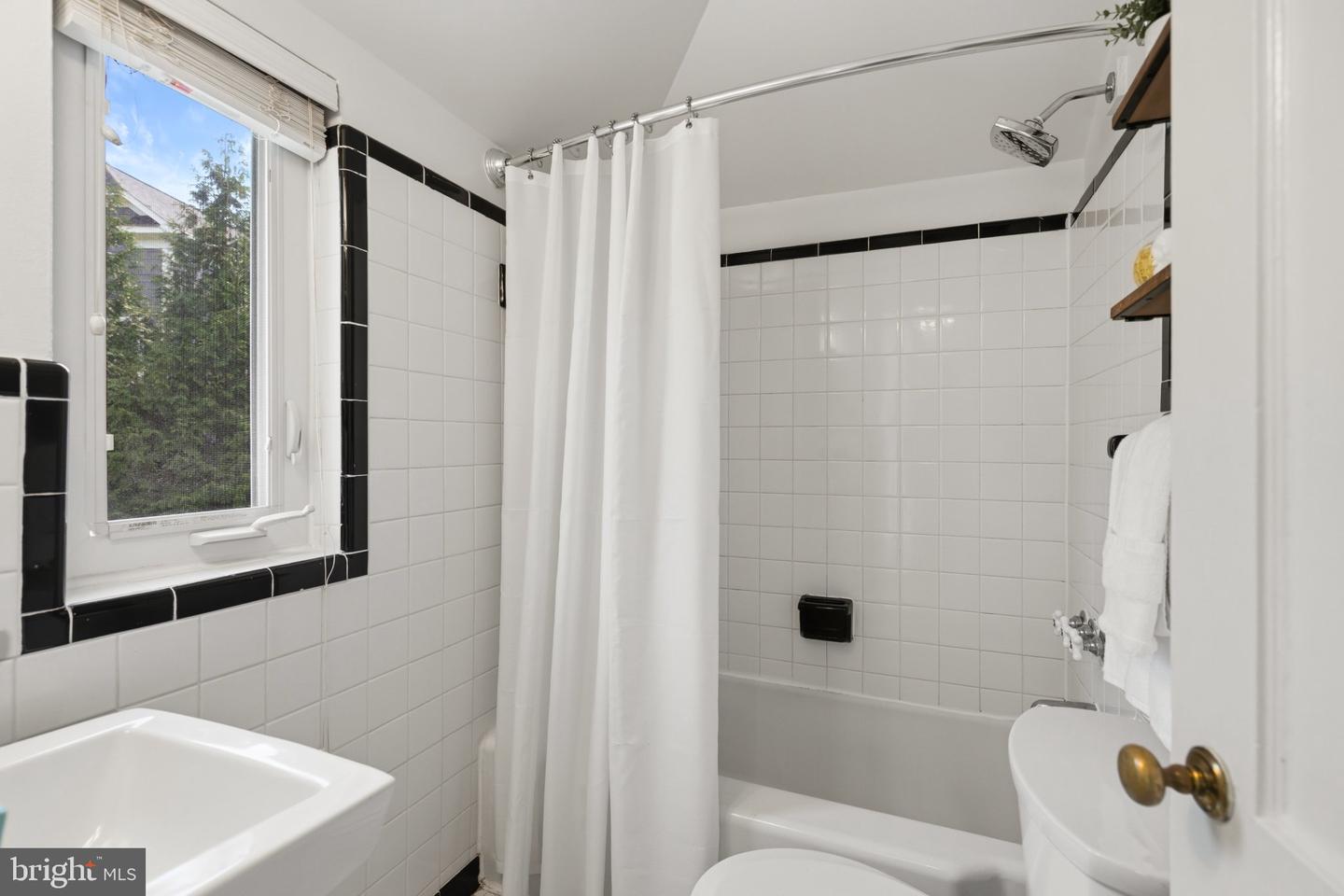 4900 Greenway Dr Property Photo 35