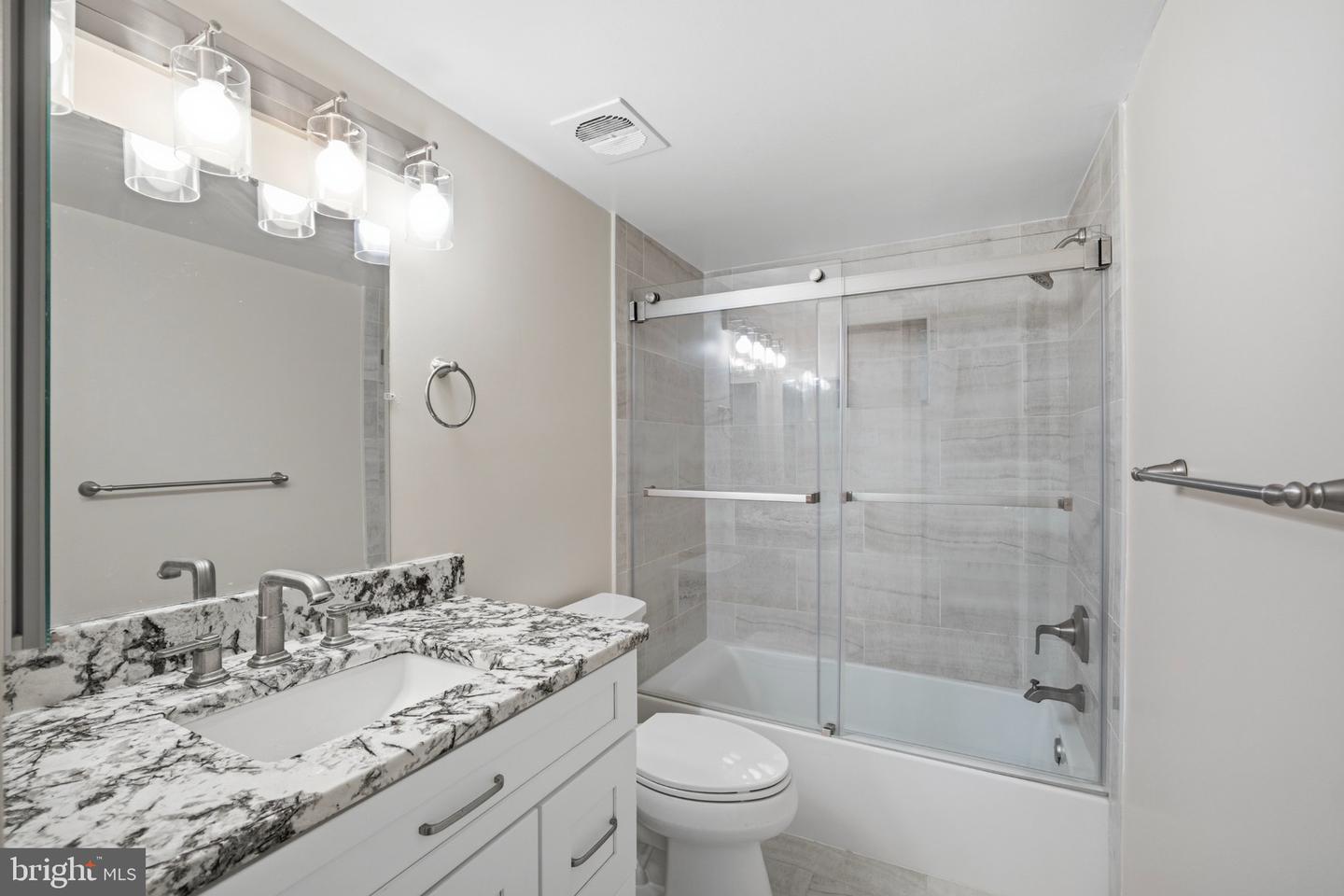 2005 Coleridge Dr #13-101 Property Photo 11