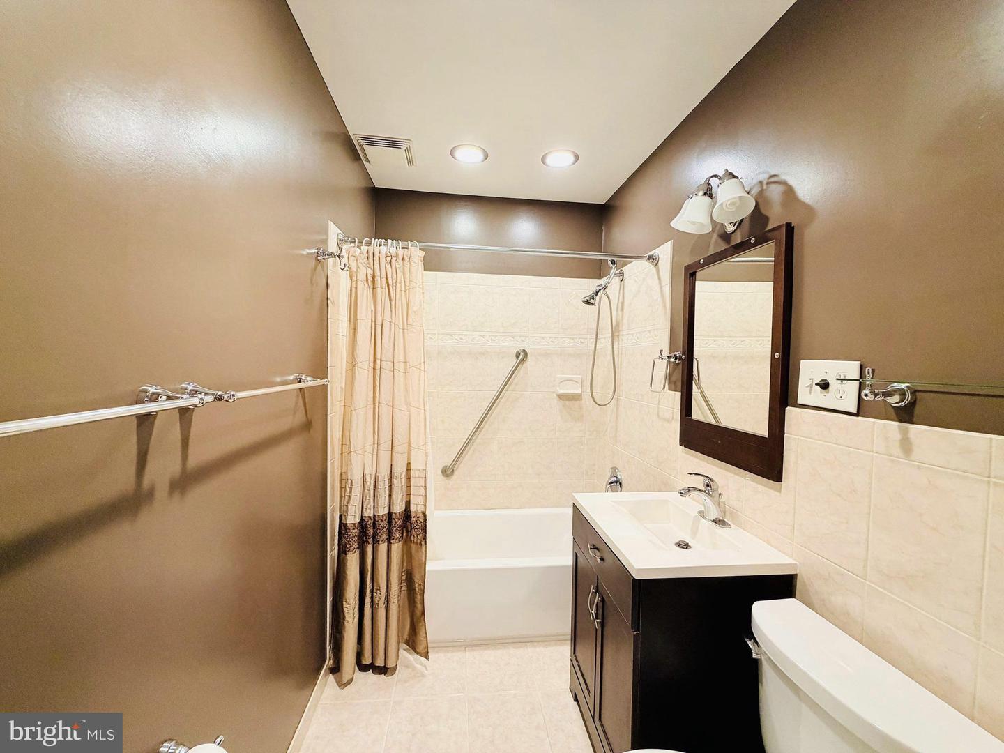 907 Heron Dr Property Photo 7