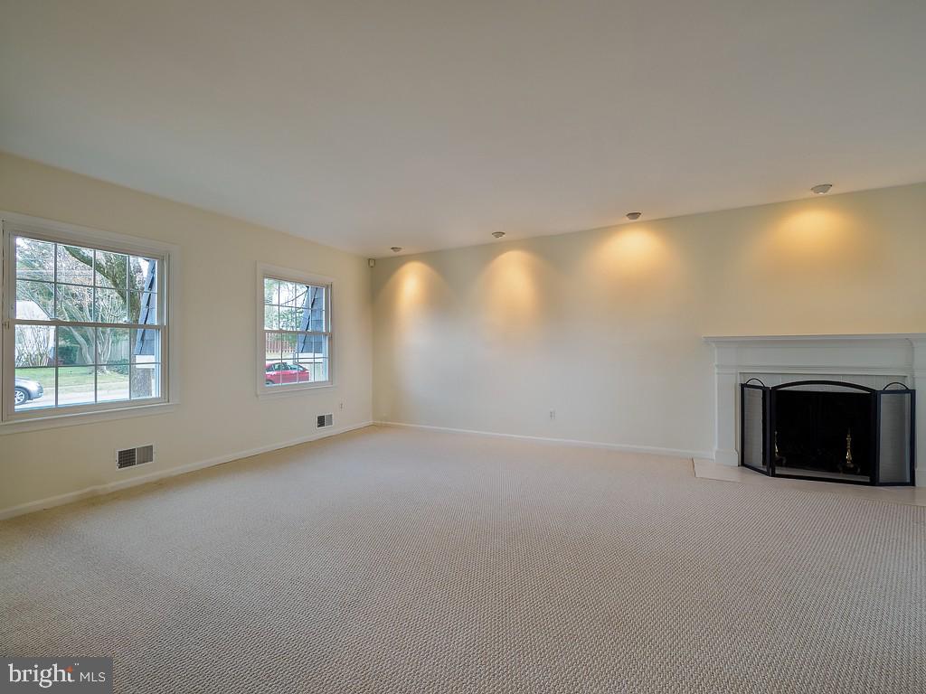 2702 Navarre Dr Property Photo 7
