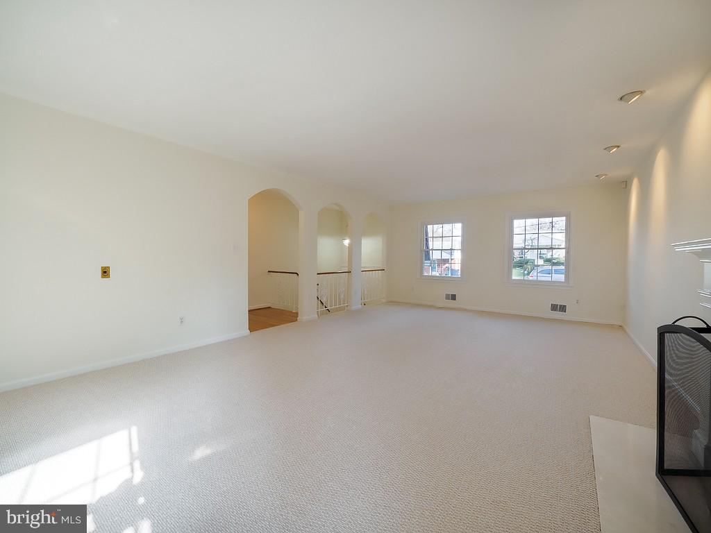 2702 Navarre Dr Property Photo 8
