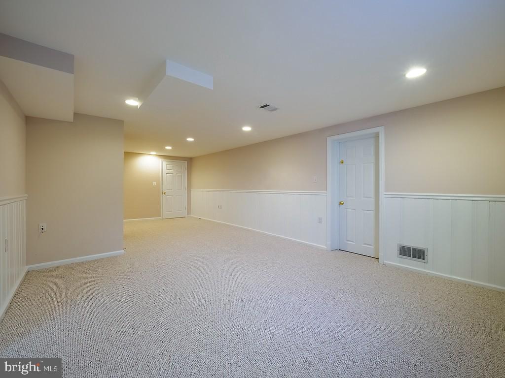 2702 Navarre Dr Property Photo 28