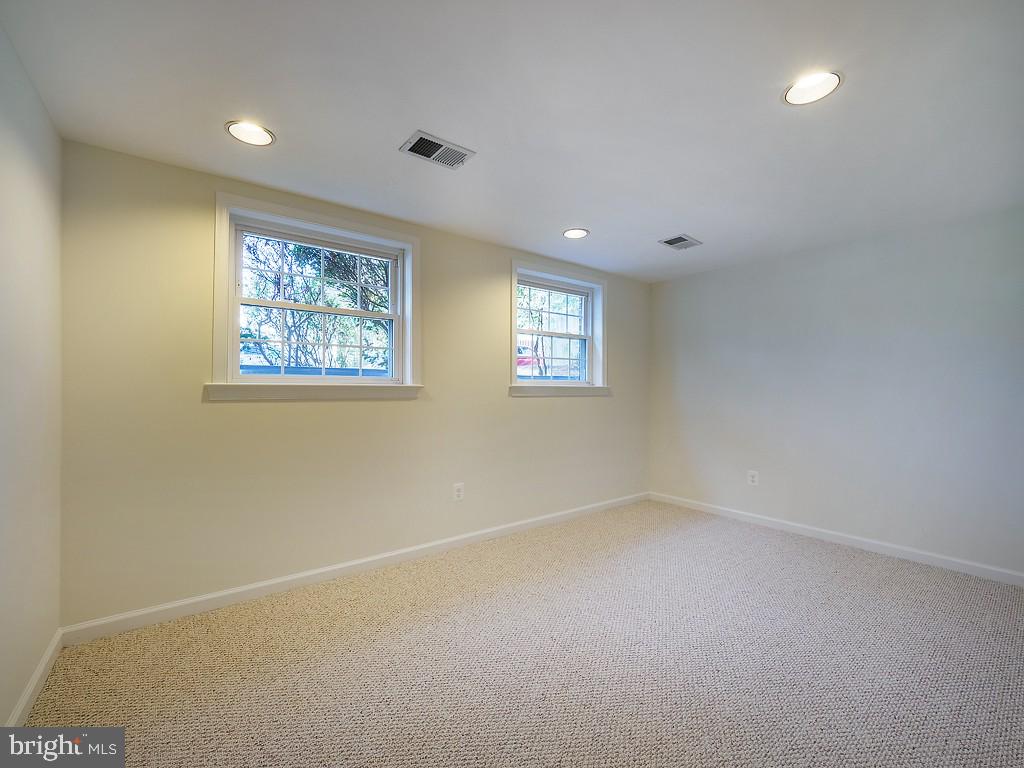 2702 Navarre Dr Property Photo 29