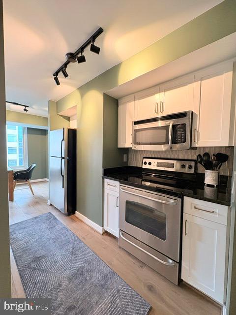7500 Woodmont Ave #s907 Property Photo 8