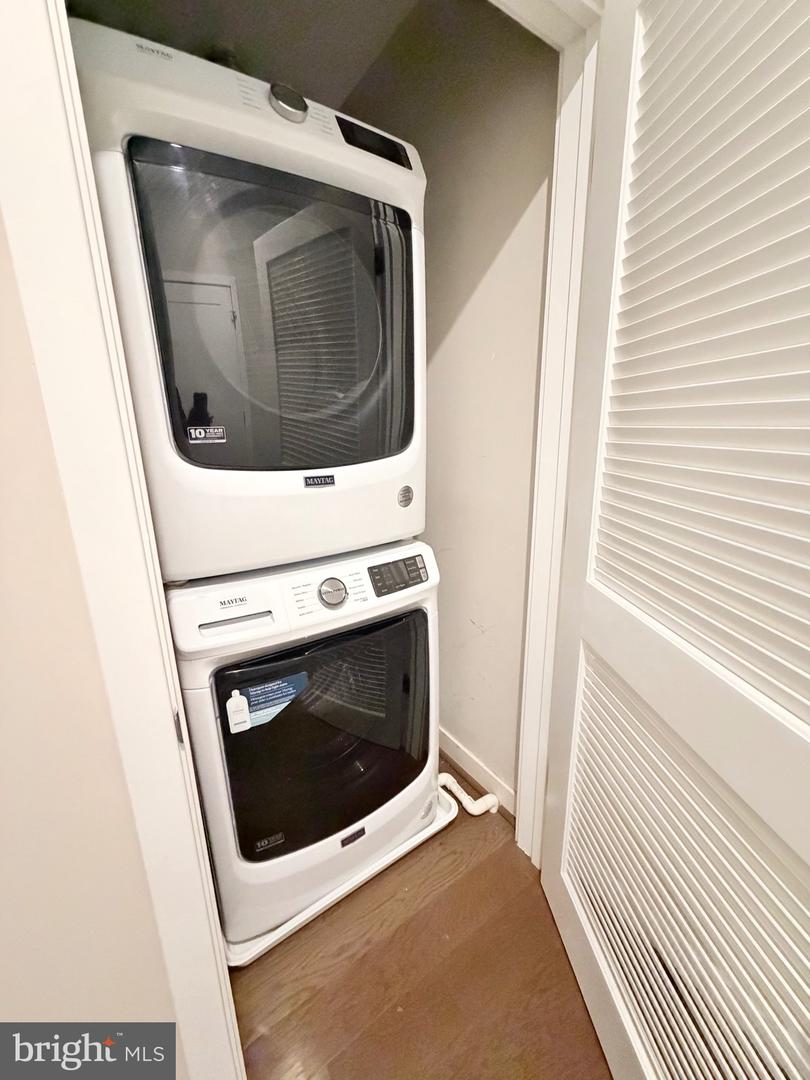 1320 Fenwick Ln #309 Property Photo 11