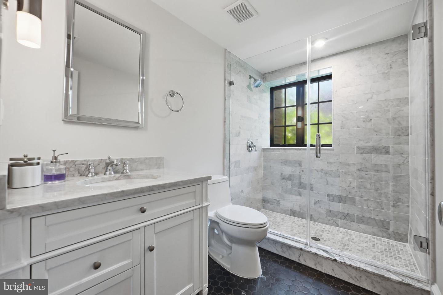 5602 York Ln Property Photo 28