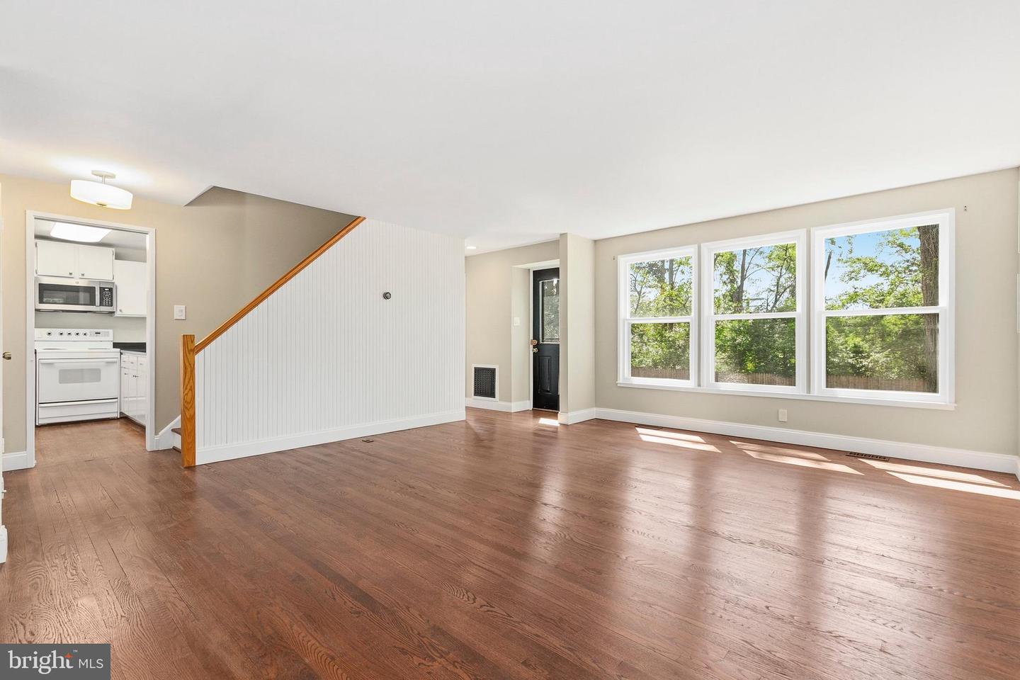 9406 Hale Pl Property Photo 7