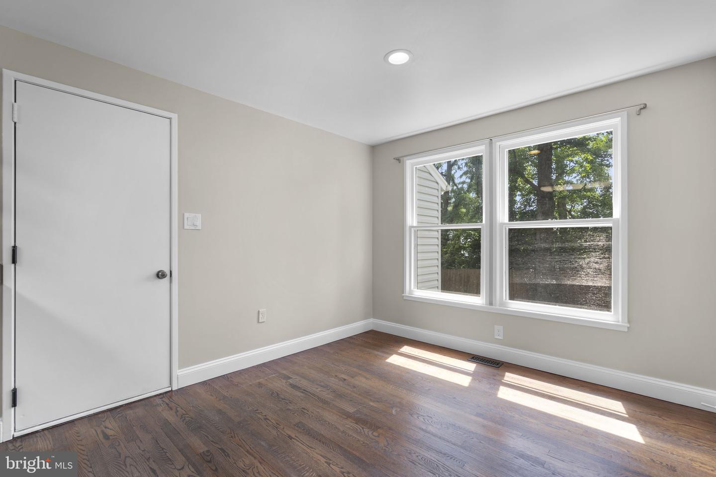 9406 Hale Pl Property Photo 11