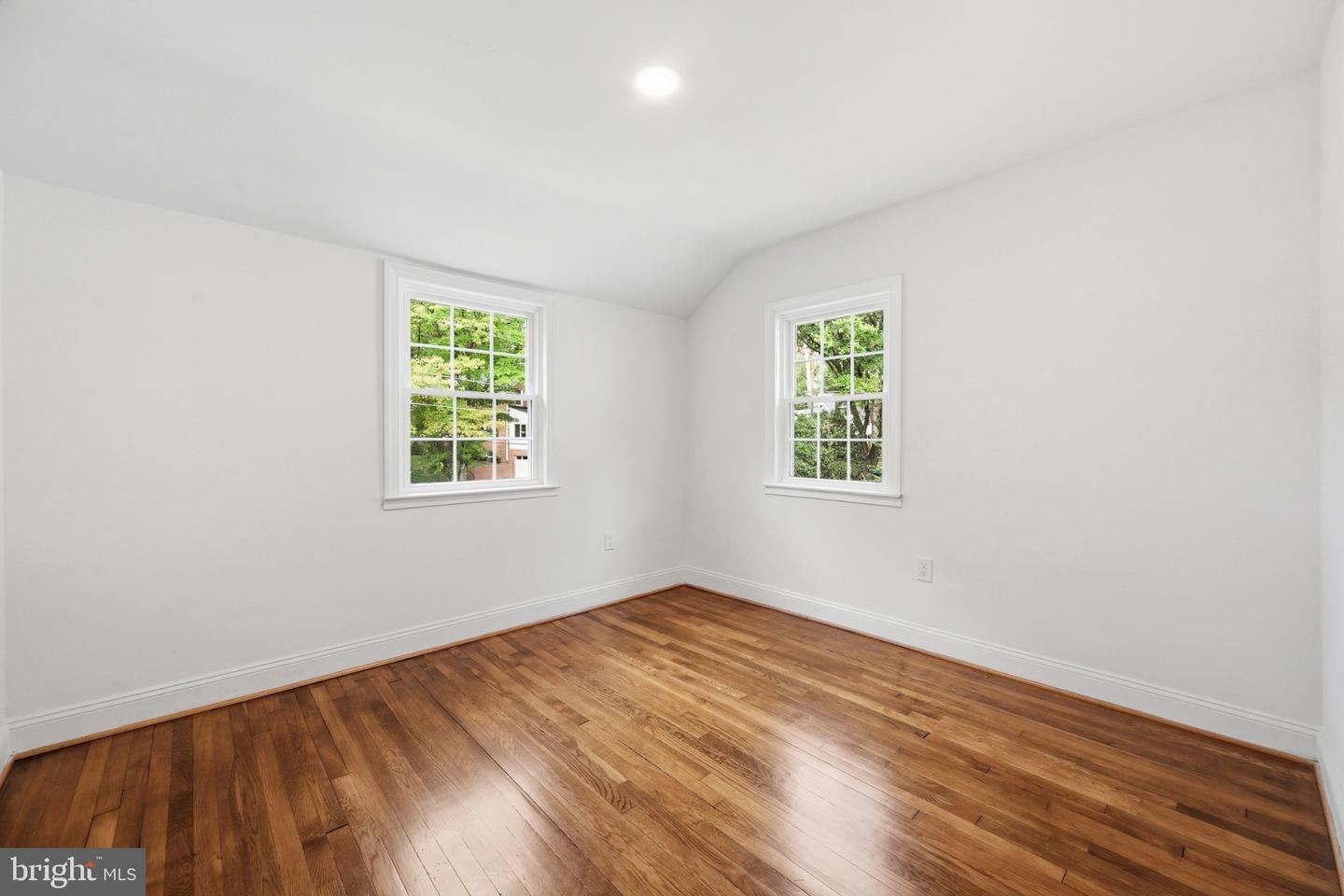 240 Whitmoor Ter Property Photo 19
