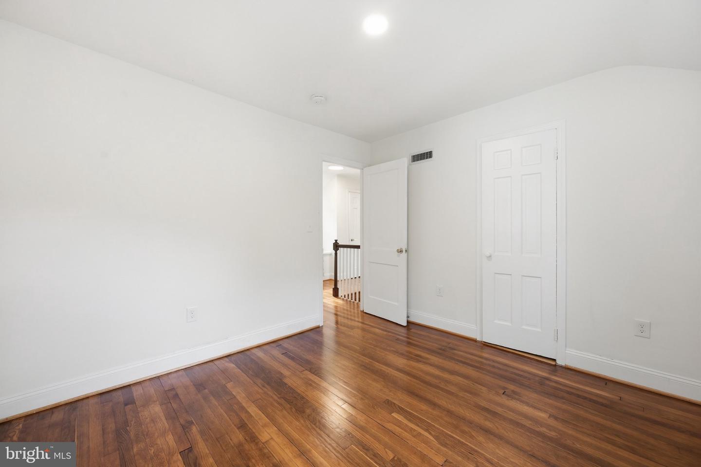 240 Whitmoor Ter Property Photo 20
