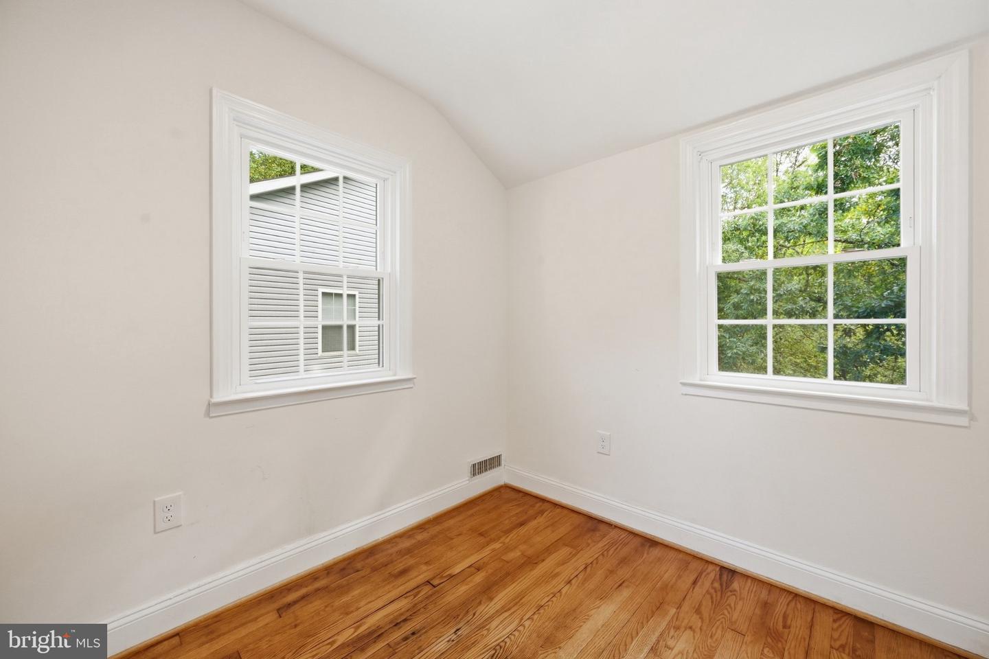 240 Whitmoor Ter Property Photo 21