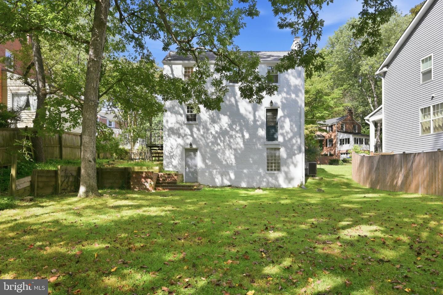 240 Whitmoor Ter Property Photo 36