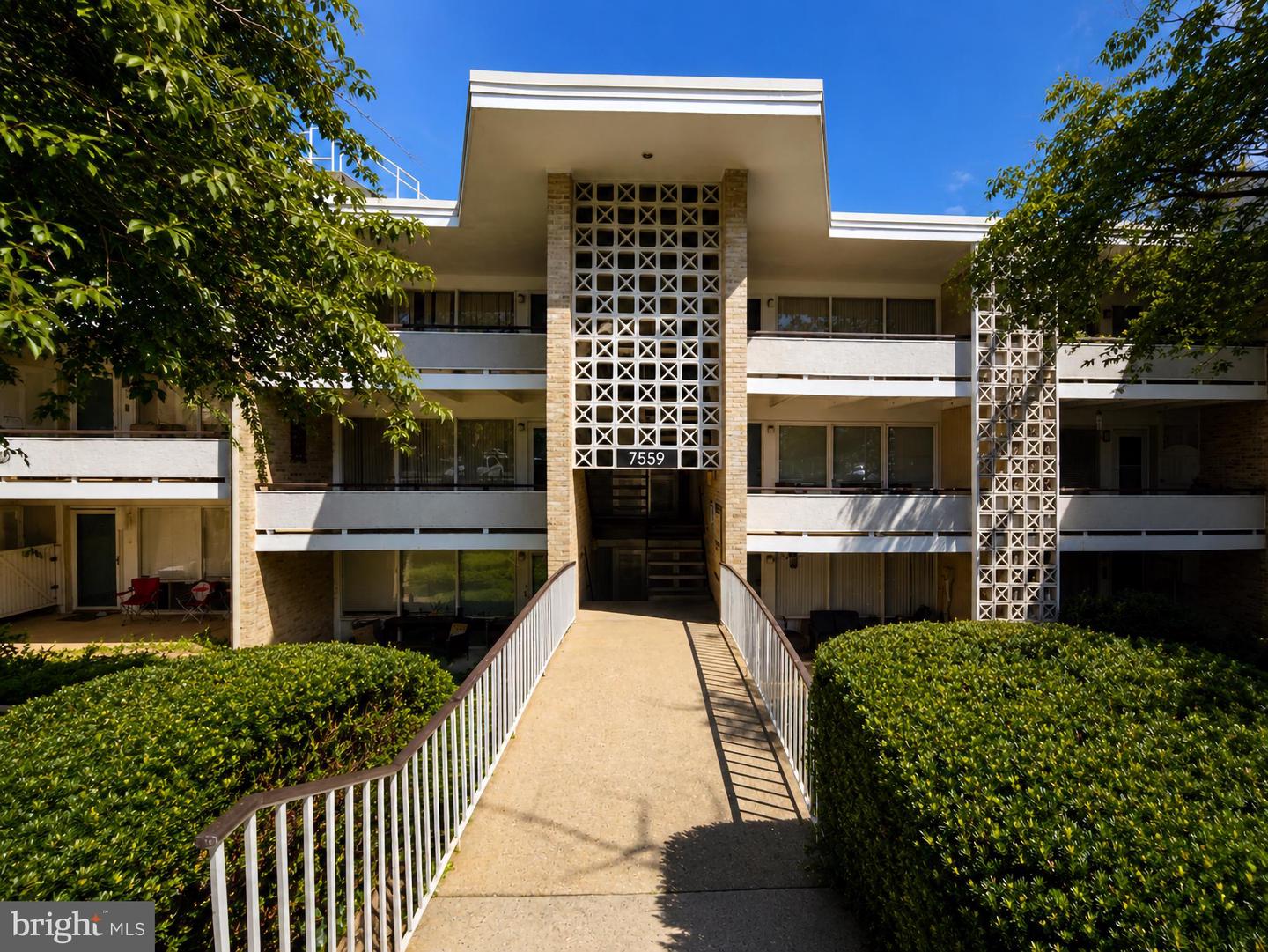 7559 Spring Lake Dr #d2 Property Photo 2