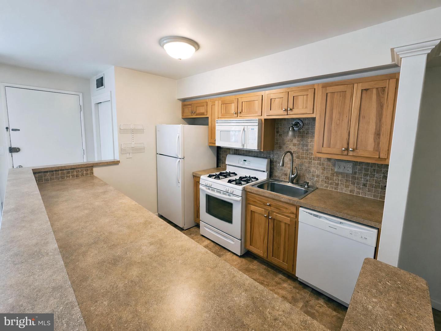 7559 Spring Lake Dr #d2 Property Photo 8