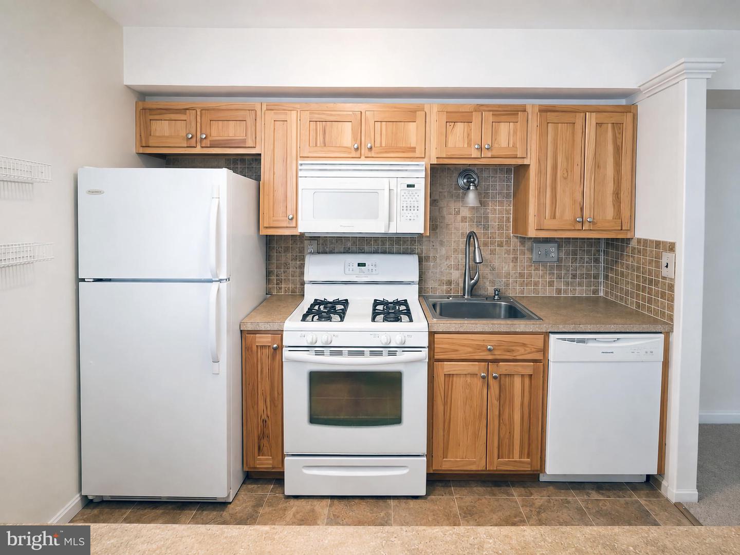 7559 Spring Lake Dr #d2 Property Photo 9