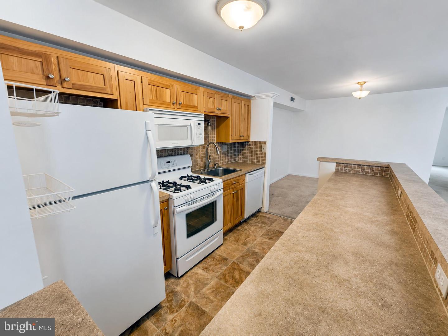 7559 Spring Lake Dr #d2 Property Photo 10