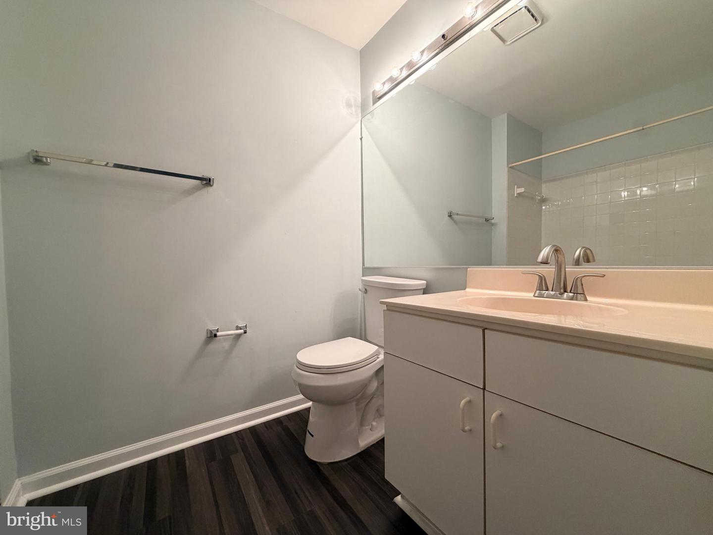 931 Hillside Lake Ter #103 Property Photo 13