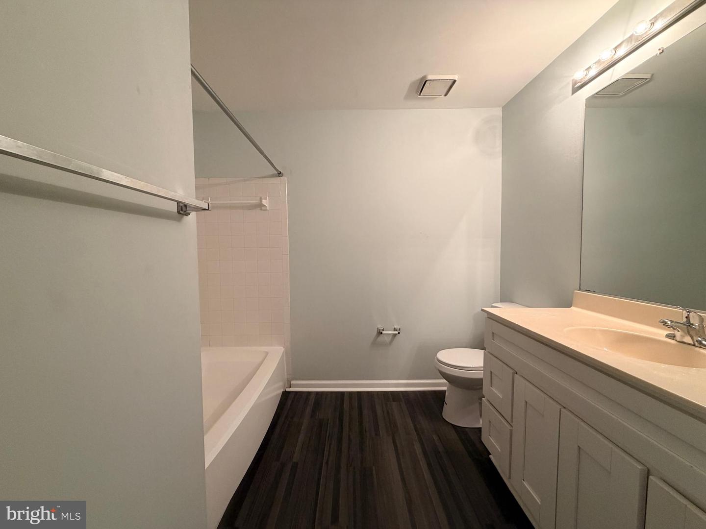 931 Hillside Lake Ter #103 Property Photo 18