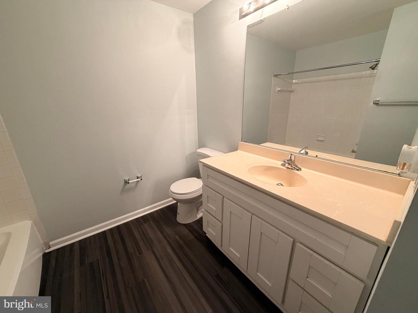 931 Hillside Lake Ter #103 Property Photo 19