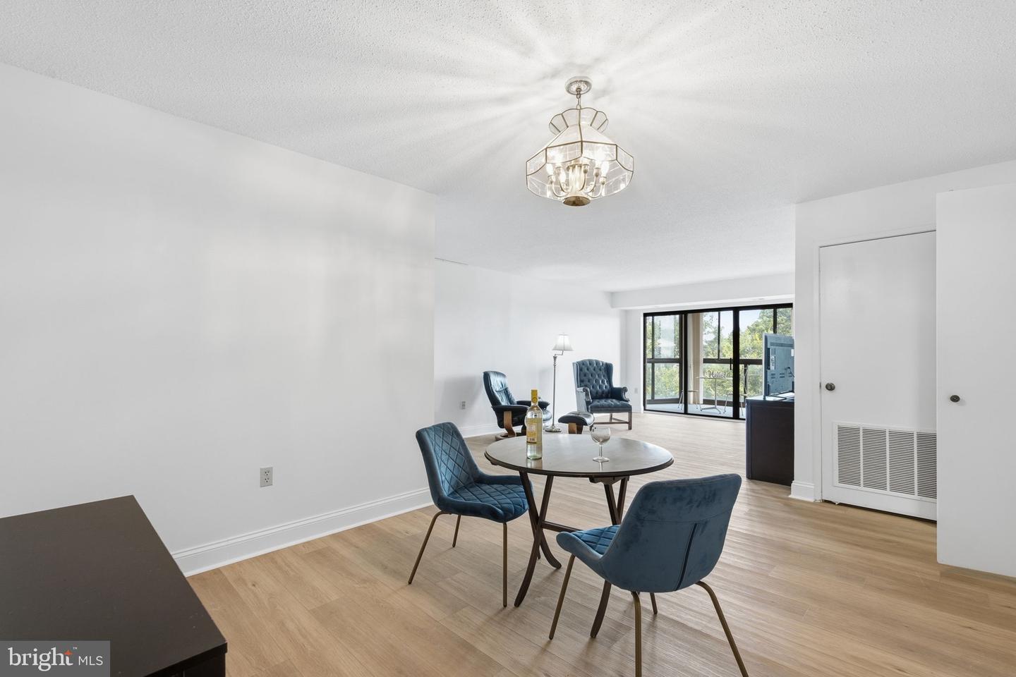 15100 Interlachen Dr #4-822 Property Photo 3