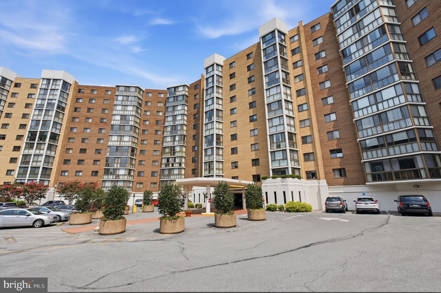 15100 Interlachen Dr #4-822 Property Photo 5