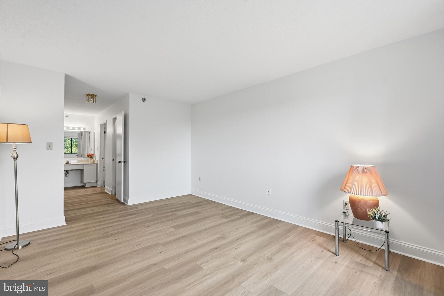 15100 Interlachen Dr #4-822 Property Photo 12