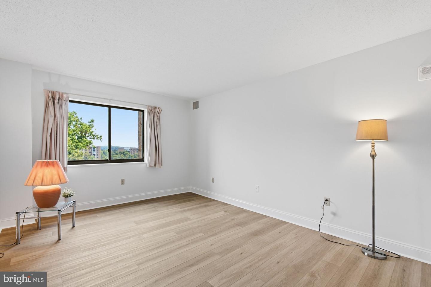 15100 Interlachen Dr #4-822 Property Photo 13