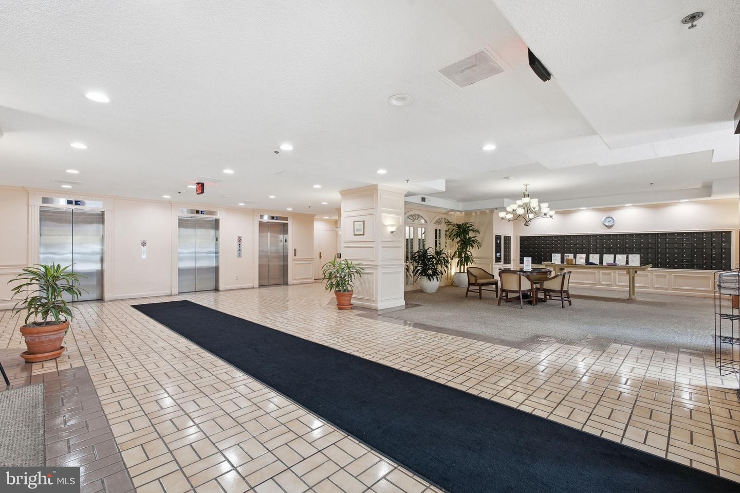 15100 Interlachen Dr #4-822 Property Photo 25
