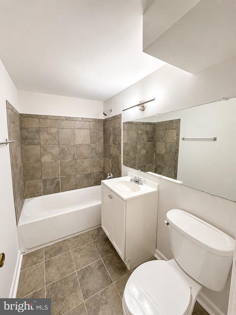 7521 Spring Lake Dr #b1 Property Photo 11