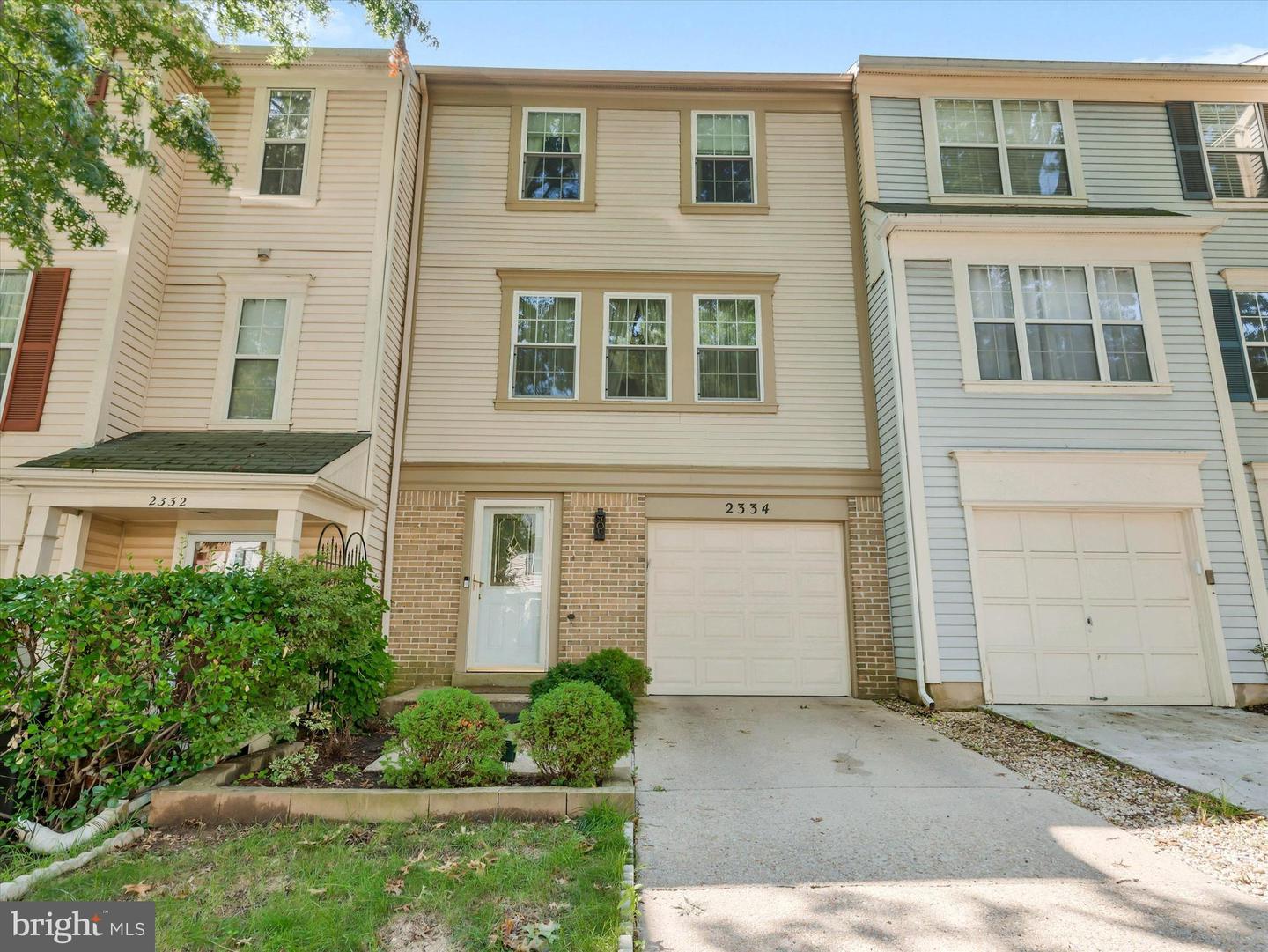 2334 London Bridge Dr Property Photo 3