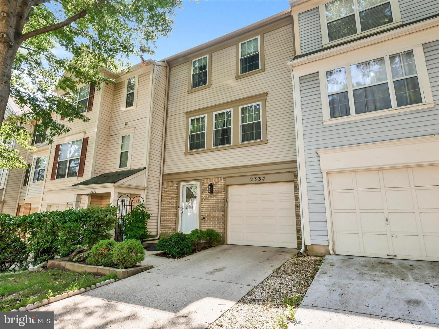 2334 London Bridge Dr Property Photo 6