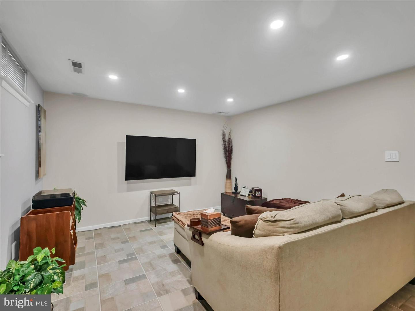 2334 London Bridge Dr Property Photo 11
