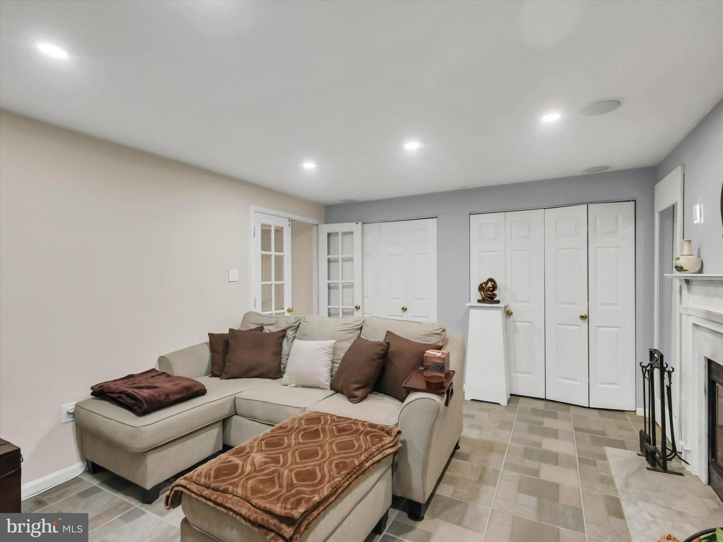 2334 London Bridge Dr Property Photo 13