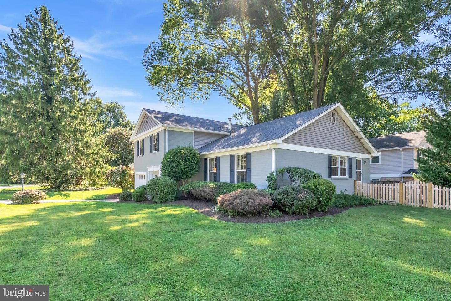 8710 Yarmouth Ct Property Photo 3