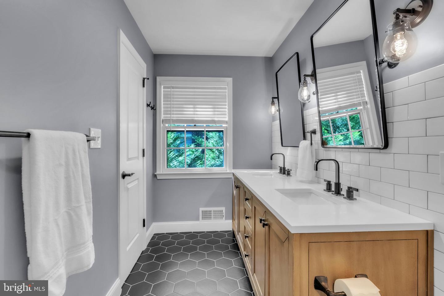 8710 Yarmouth Ct Property Photo 19
