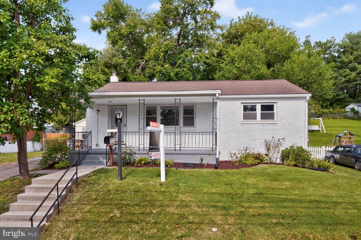 708 1st St Property Photo 1